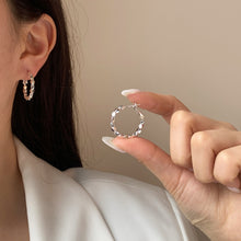 Charger l&#39;image dans la galerie, Modern Geometric Silver Earrings - Hypoallergenic Jewelry for Work &amp; Relaxing