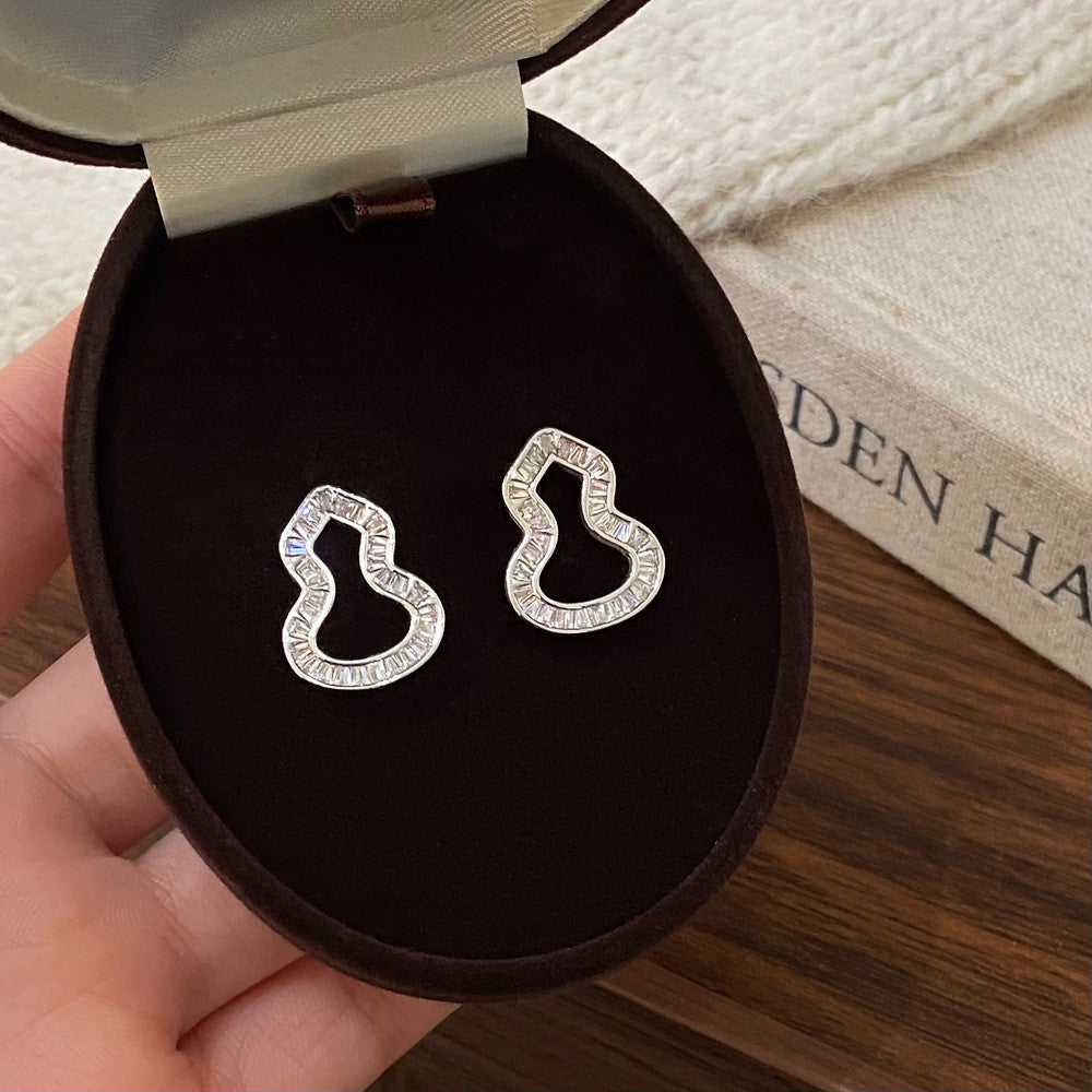 Elegant Gold and Silver Earrings Set – Timeless Jewelry for Every Occasion with Versatile Style