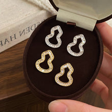 Charger l&#39;image dans la galerie, Elegant Gold and Silver Earrings Set – Timeless Jewelry for Every Occasion with Versatile Style