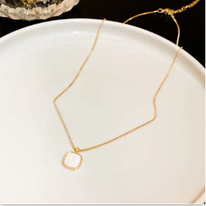 Stylish Gold Chain Necklace with Open Rectangular Pendant & Sparkling White Gem – Perfect Minimalist Accessory for Any Occasion