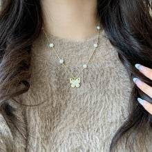 Charger l&#39;image dans la galerie, Exquisite Gold Chain Necklace with Butterfly and Pearl Pendant – Elegant Jewelry for Any Occasion
