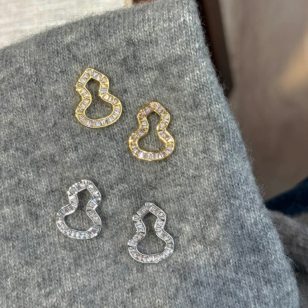 Elegant Gold and Silver Earrings Set – Timeless Jewelry for Every Occasion with Versatile Style