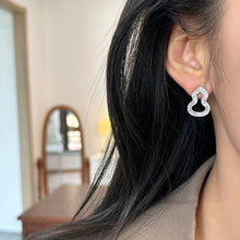 Charger l&#39;image dans la galerie, Elegant Gold and Silver Earrings Set – Timeless Jewelry for Every Occasion with Versatile Style