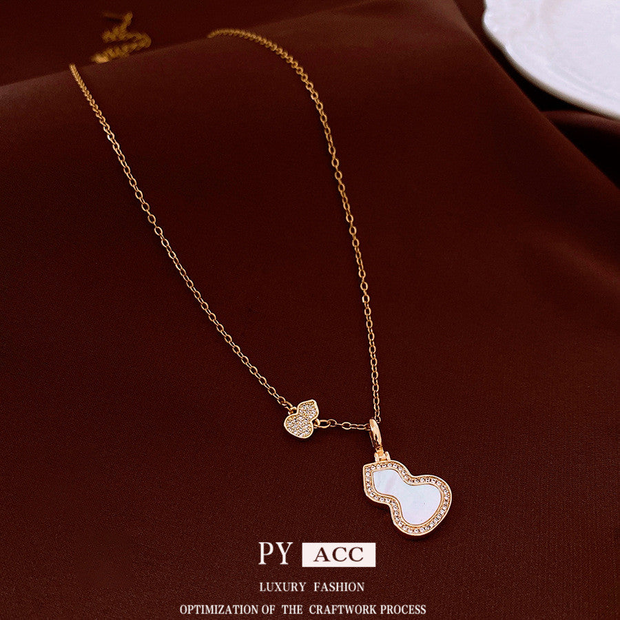 Crimson Love Elegance | Rose Gold Pendant for Hari Raya & Wedding Angpau
