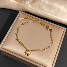 Carica l&#39;immagine nel visualizzatore di Gallery, Enchanting Heartbeat Anklet | Dainty Gold-Toned Elegance for Baju Kurung