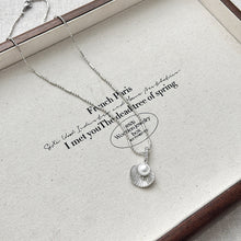 Charger l&#39;image dans la galerie, Silver Shell &amp; Pearl Necklace | Hypoallergenic Minimalist Jewelry | Adjustable 45cm Beach Wedding Gift