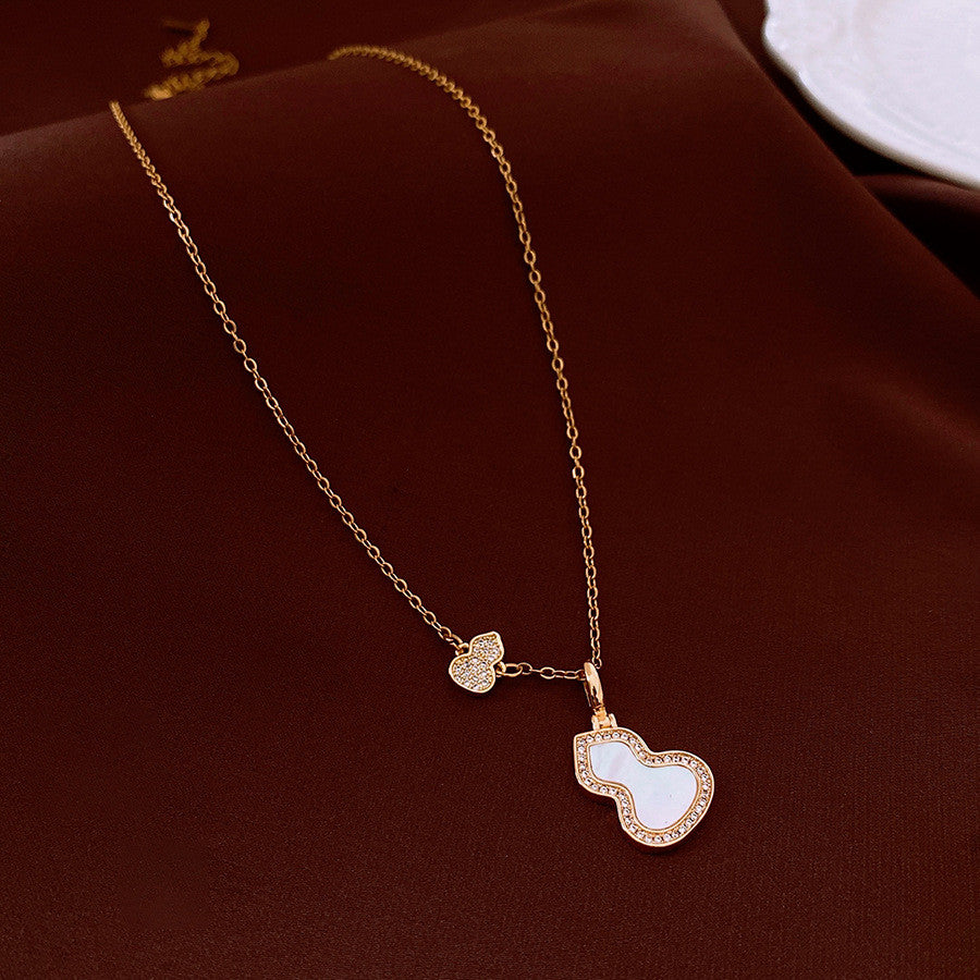 Crimson Love Elegance | Rose Gold Pendant for Hari Raya & Wedding Angpau