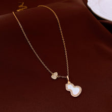 Charger l&#39;image dans la galerie, Crimson Love Elegance | Rose Gold Pendant for Hari Raya &amp; Wedding Angpau