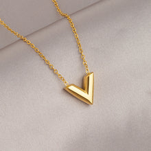 Charger l&#39;image dans la galerie, Titanium Steel Paperclip Necklace | Hypoallergenic Adjustable Chains with Charms | Edgy Daily Jewelry for Women