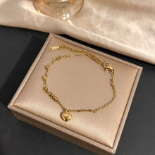Carica l&#39;immagine nel visualizzatore di Gallery, Enchanting Heartbeat Anklet | Dainty Gold-Toned Elegance for Baju Kurung